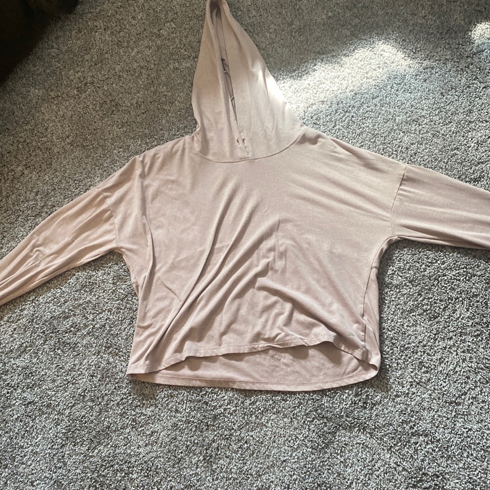 marika xl light pink hoodie (a little cropped and runs small)